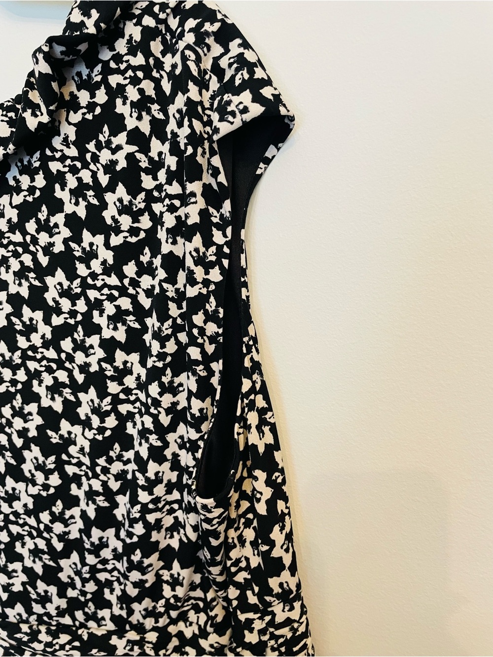 Women's Black and White Floral Midi Dress - Picture 7 of 11